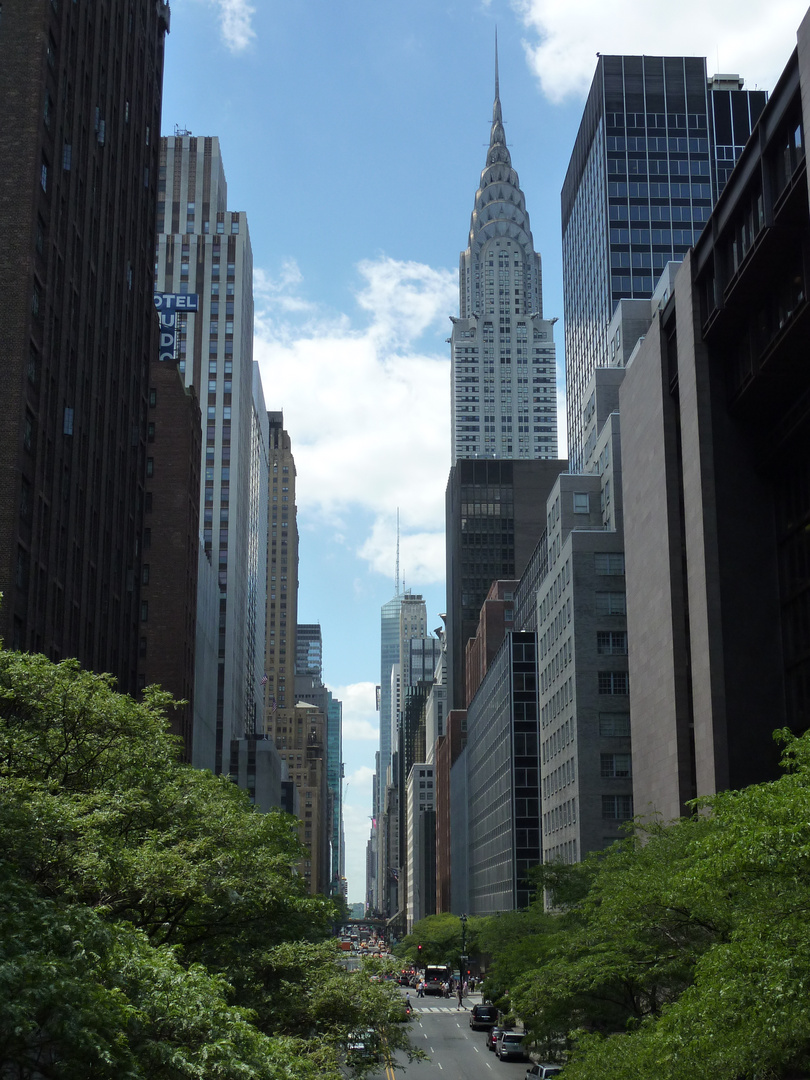 Blick zur 42. Straße mit dem Crysler Building