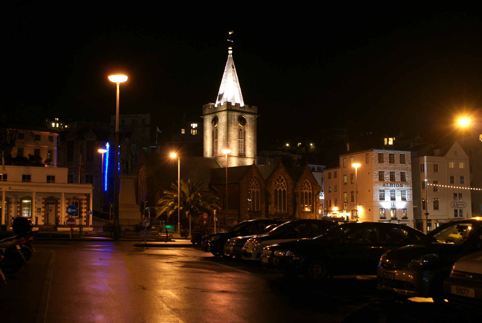 Blick zur Altstadt vom Hafen her. St. Peter Port Guernsey