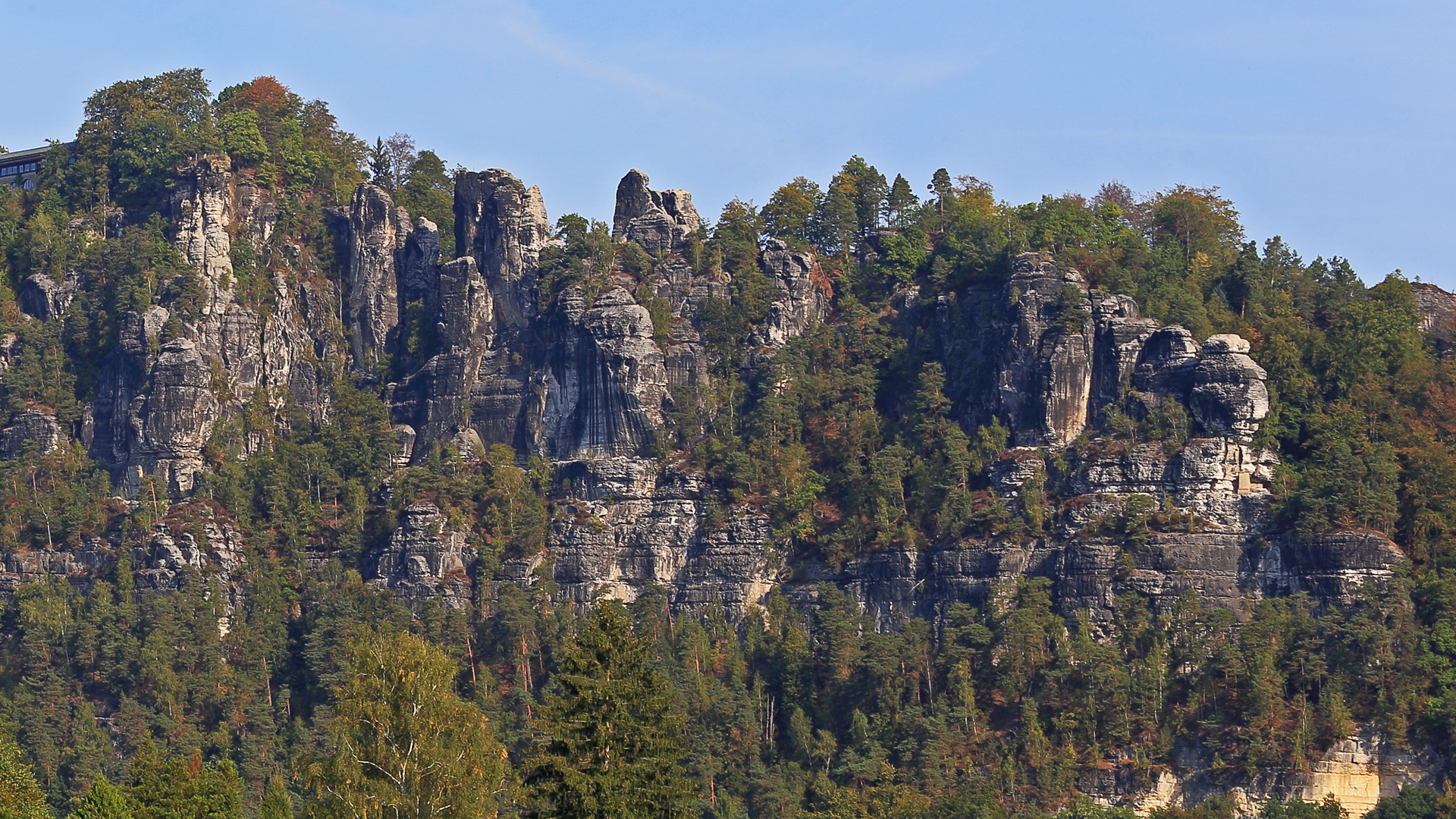 Blick zur Bastei von Rathen linkselbisch aus...