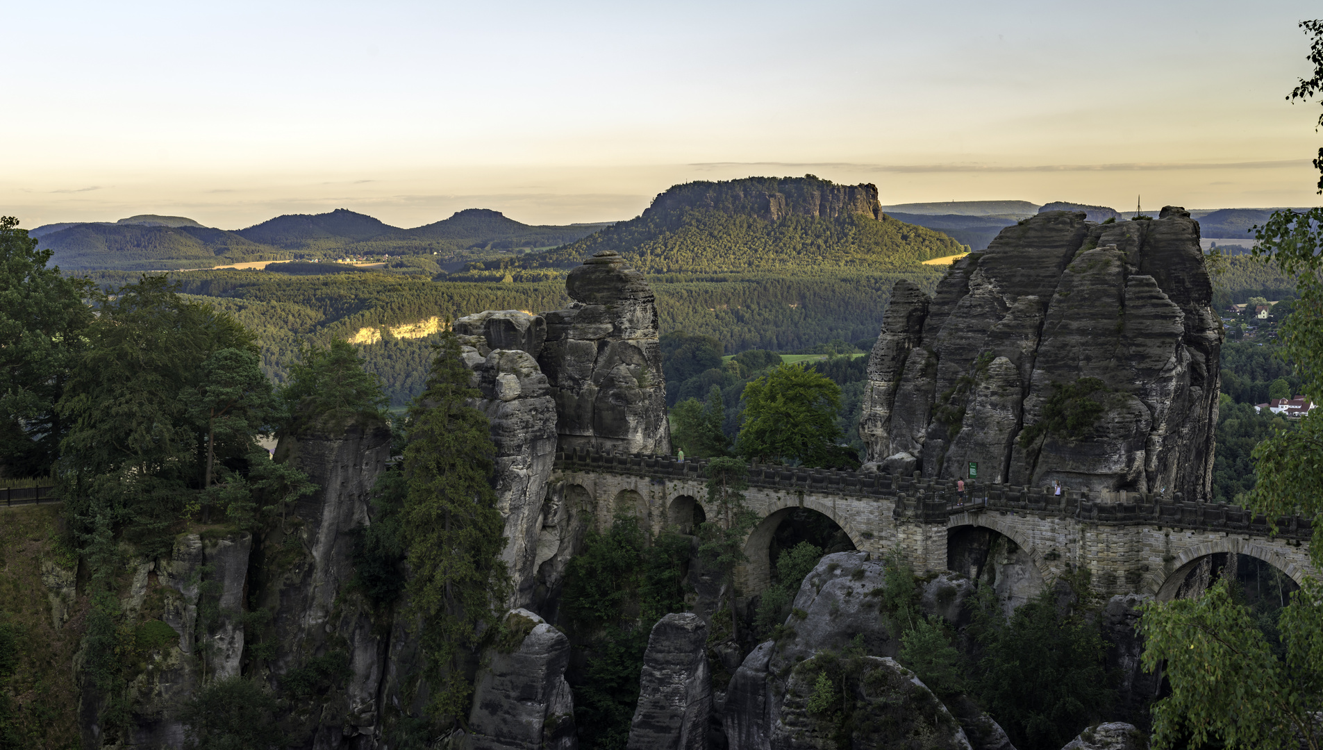 ***    blick zur basteibrücke.......    ***