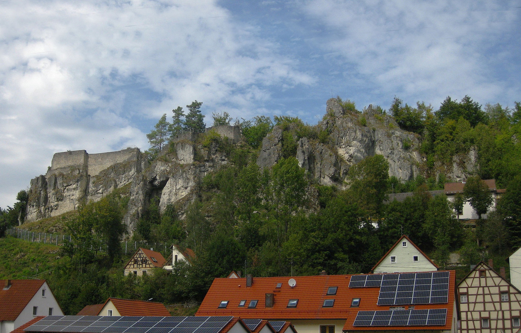 Blick zur Burgruine Wolfsberg