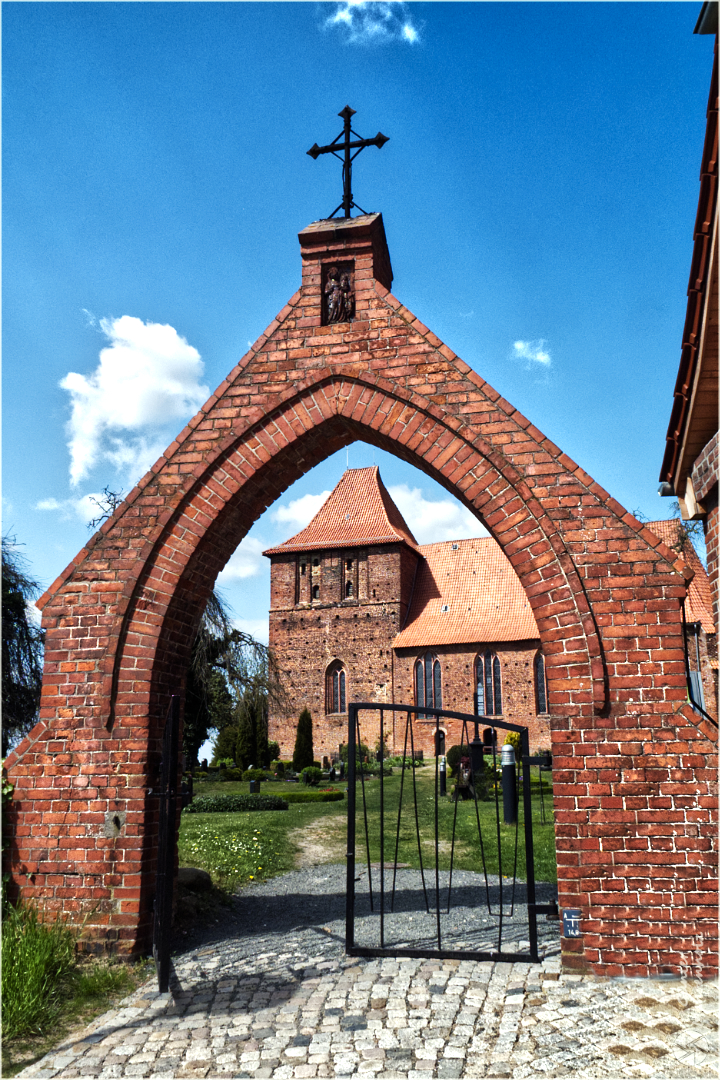 Blick zur Dorfkirche Hohenkirchen