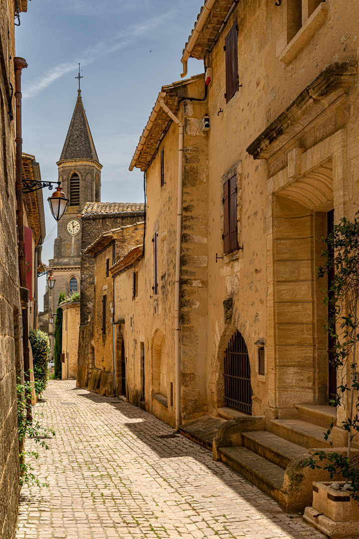  Blick zur Dorfkirche St-Christophe in Castillon-du-Gard