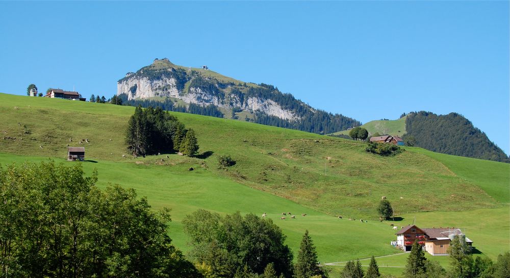 Blick zur Ebenalb vom Parkplatz in Brülisau