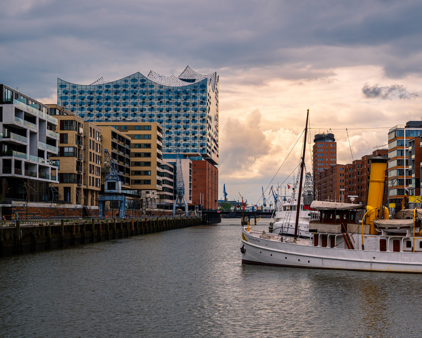 Blick zur Elbphilharmonie