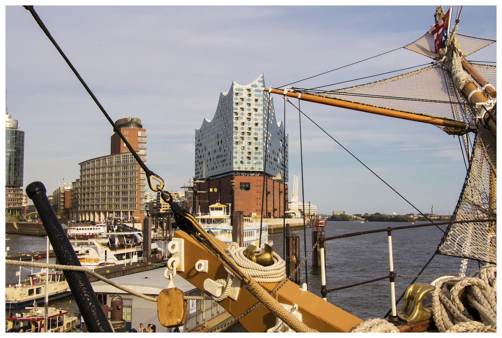 Blick zur Elbphilharmonie