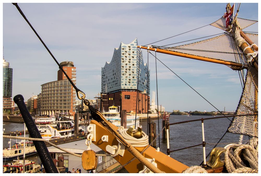 Blick zur Elbphilharmonie