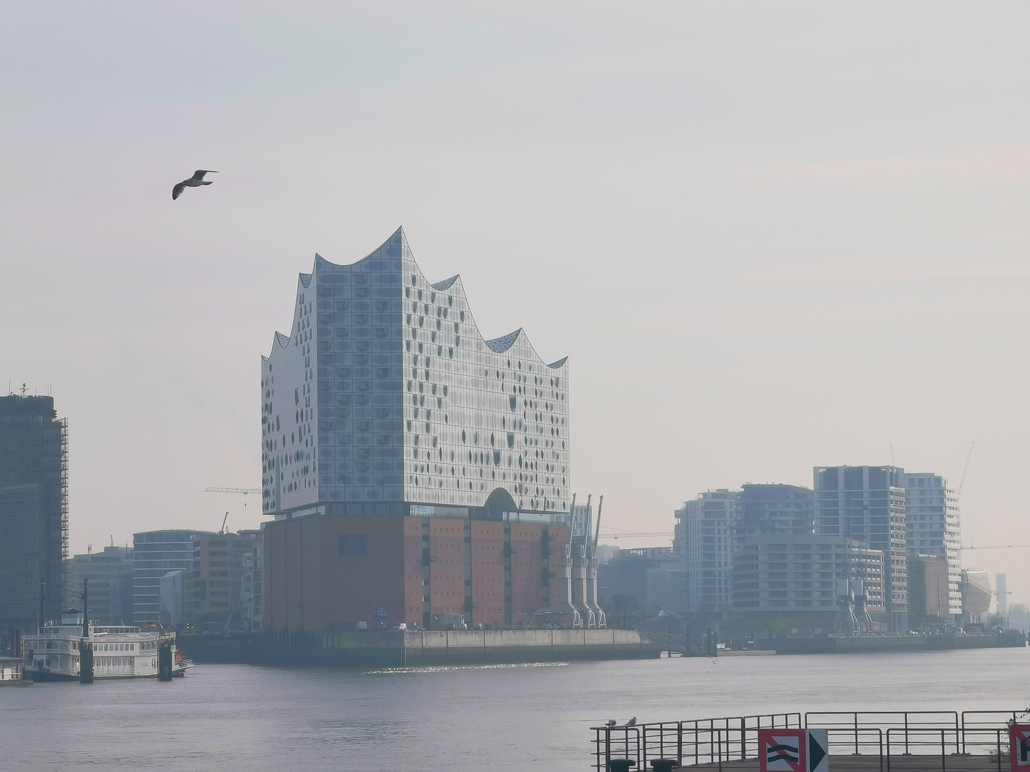 Blick zur Elbphilharmonie 