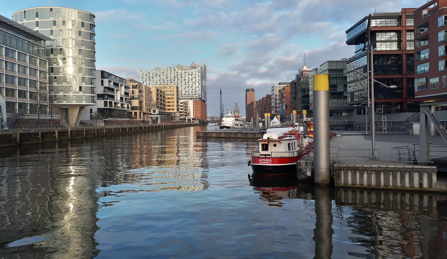 Blick zur Elbphilharmonie...