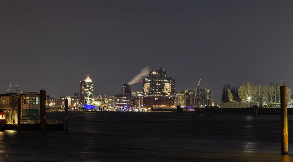 Blick zur Elbphilharmonie