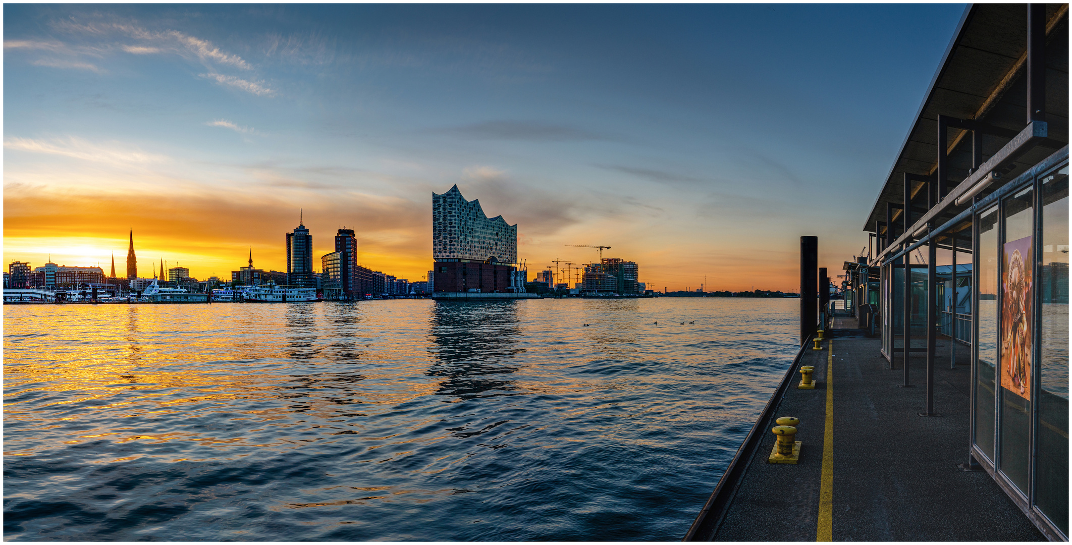 Blick zur Elbphilharmonie  