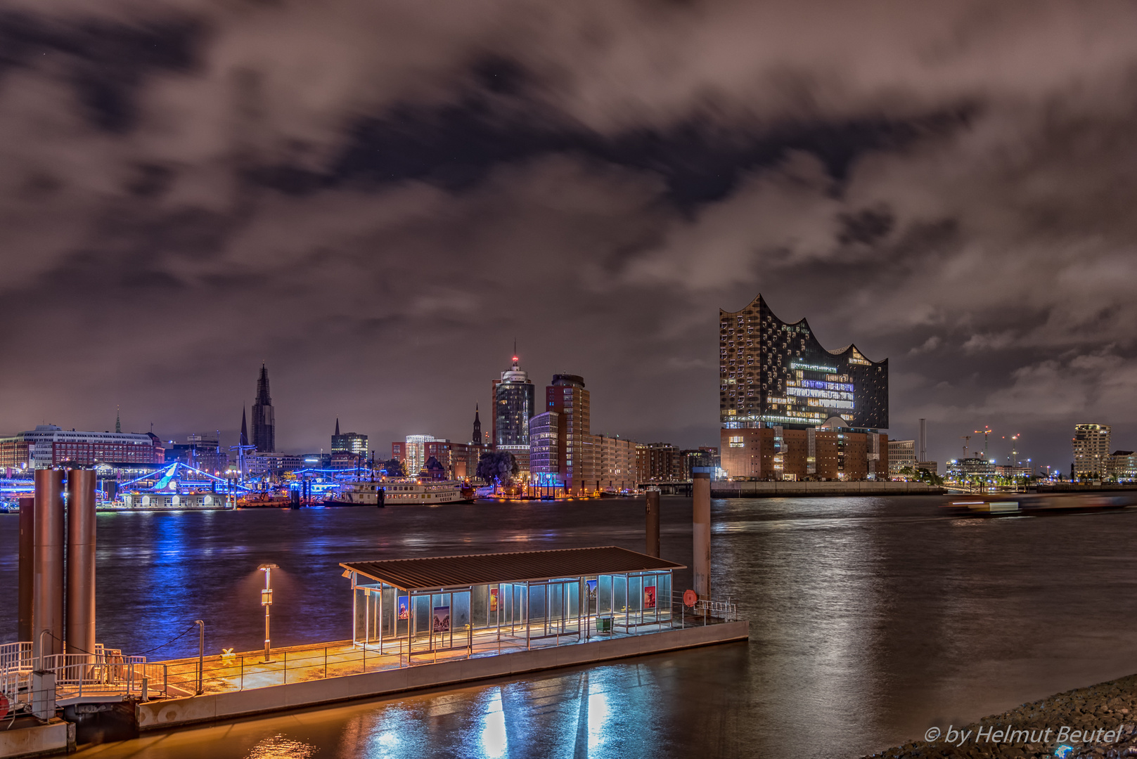 Blick zur Elbphilharmonie