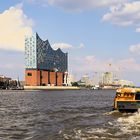 Blick zur Elbphilharmonie und Unilever Haus