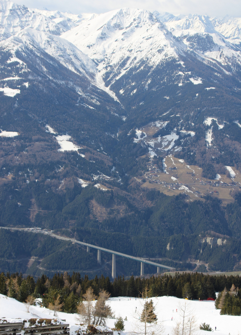 Blick zur Europabrücke