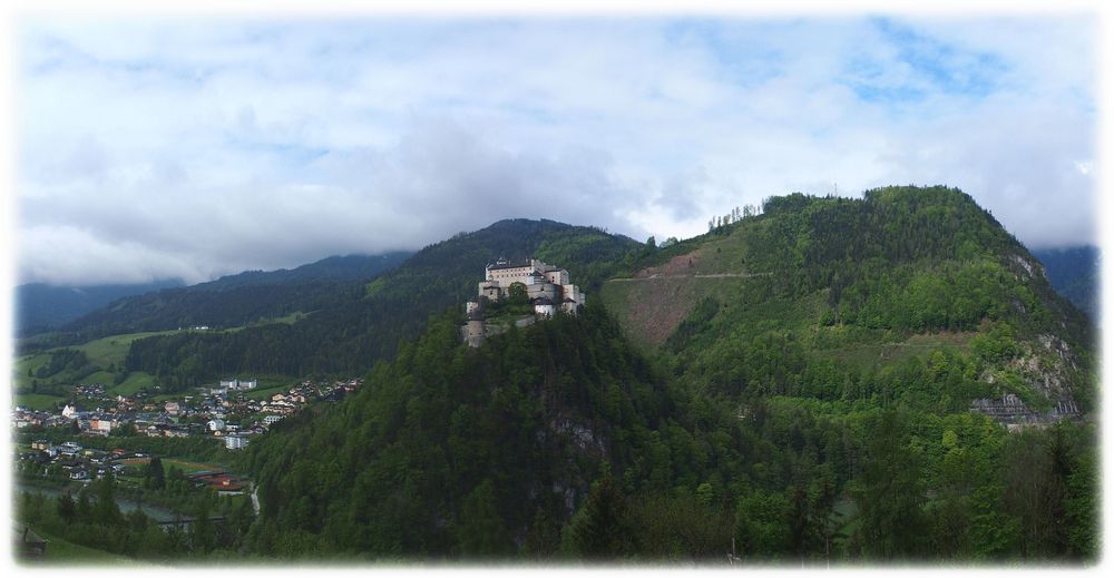 Blick zur Festung Hohenwerfen und Werfen