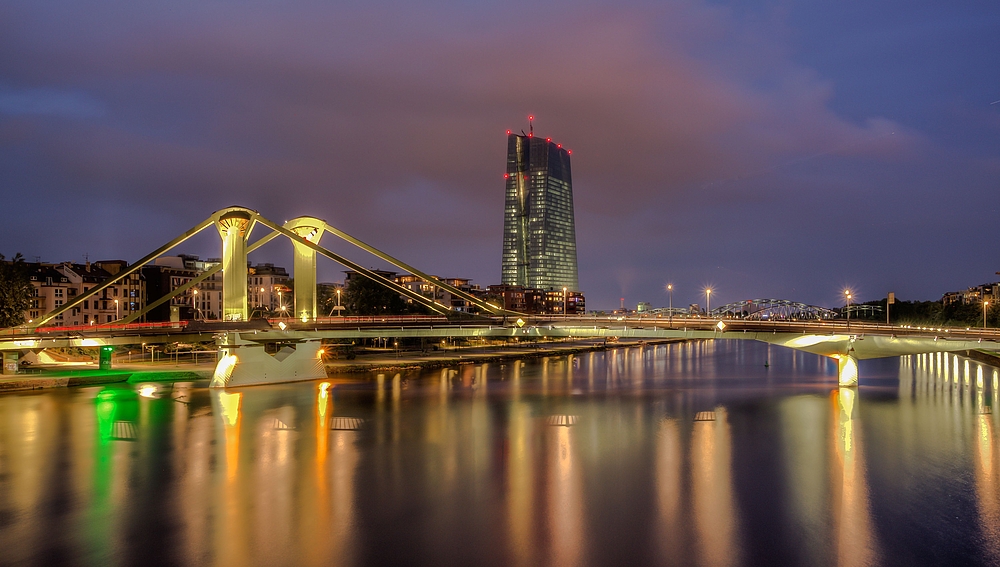 Blick zur Flößerbrücke und neue EZB