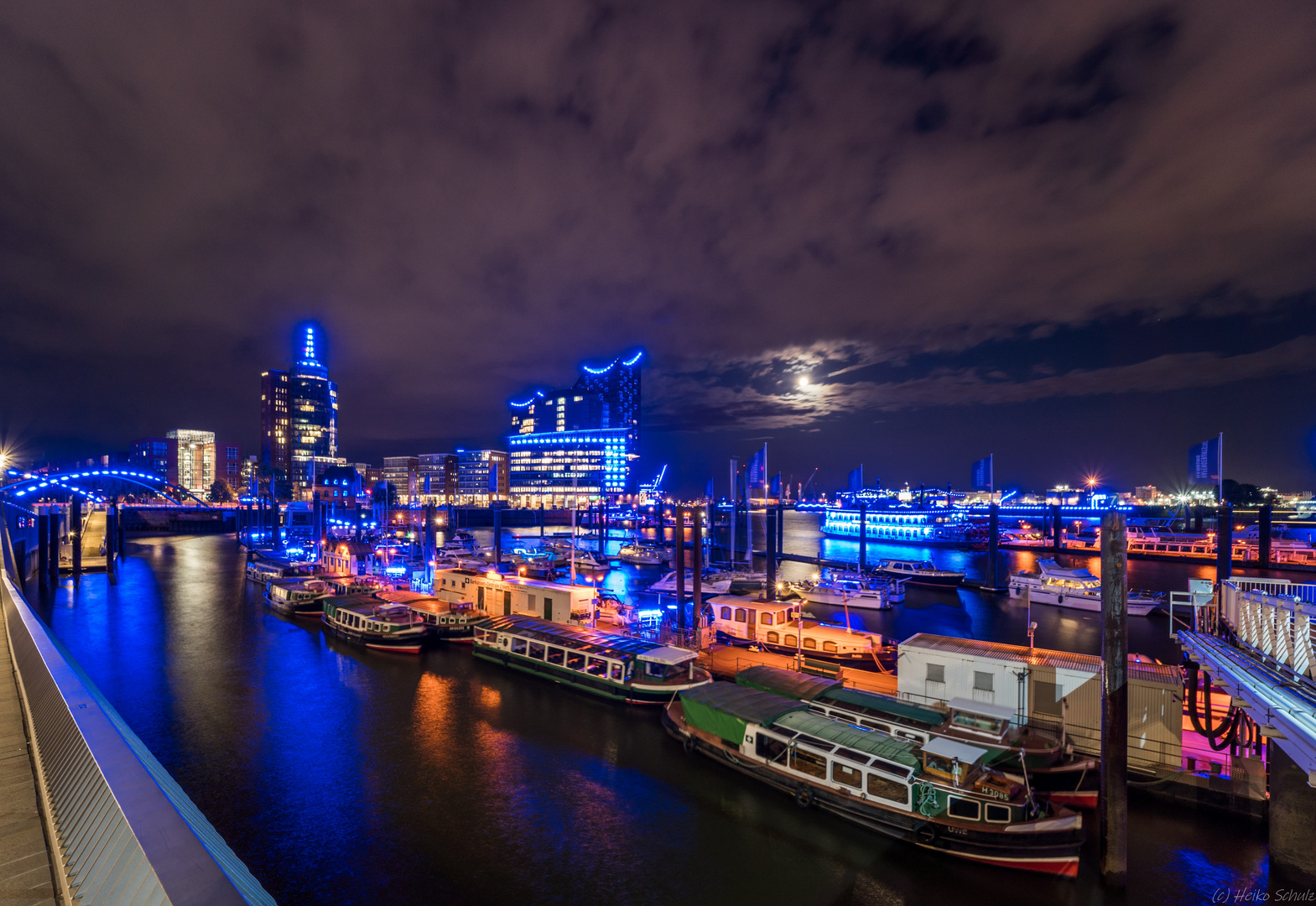 Blick zur Hafencity Hamburg - Blue Port 2019