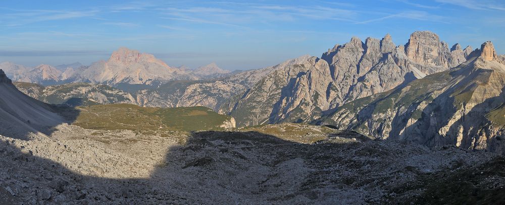 Blick zur Hohen Gaisl zwischen dem "Ende" der Zinnen und Torre dei Scarperi