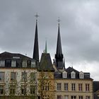 Blick zur Kirchturmspitze in Luxemburg
