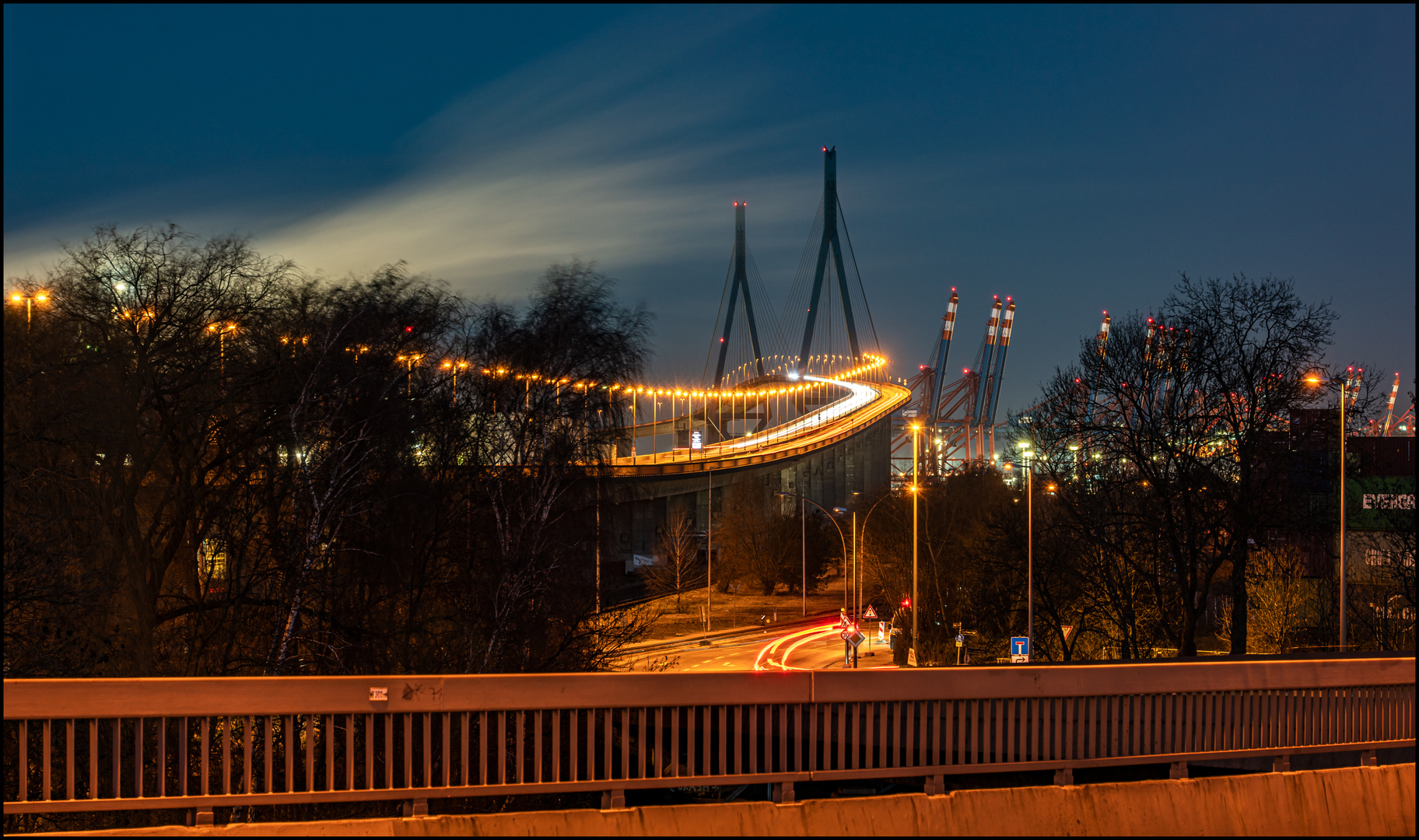 Blick zur Köhlbrandbrücke  