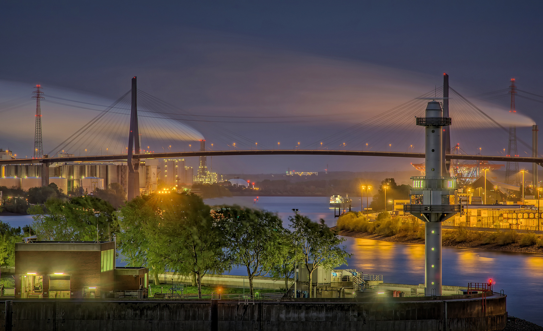 Blick zur Köhlbrandbrücke 