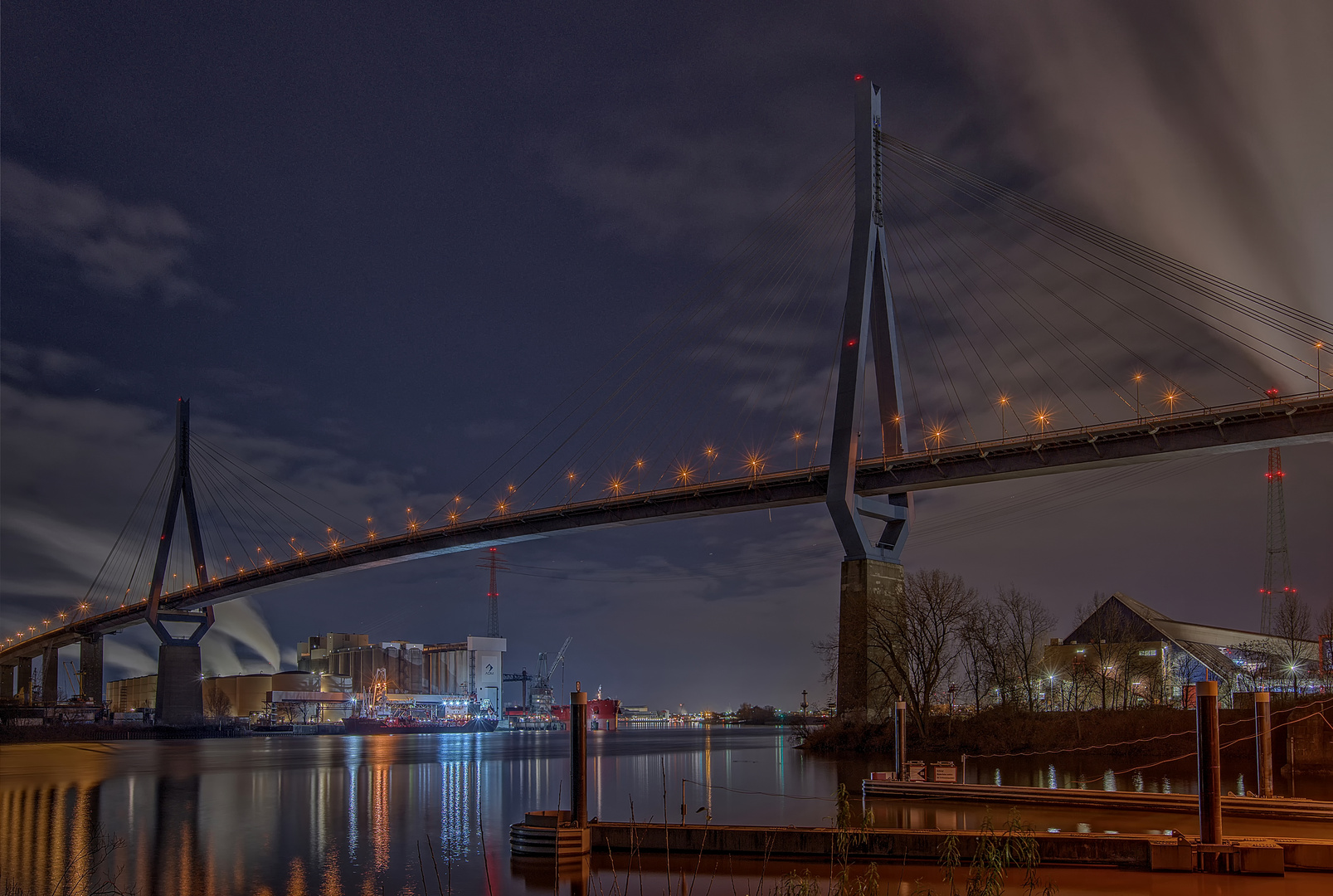 Blick zur Köhlbrandbrücke