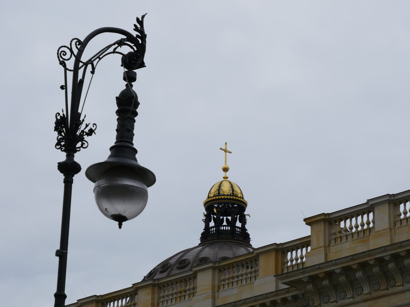 Blick zur Kuppel vom Humboldt Forum... unbearbeitet