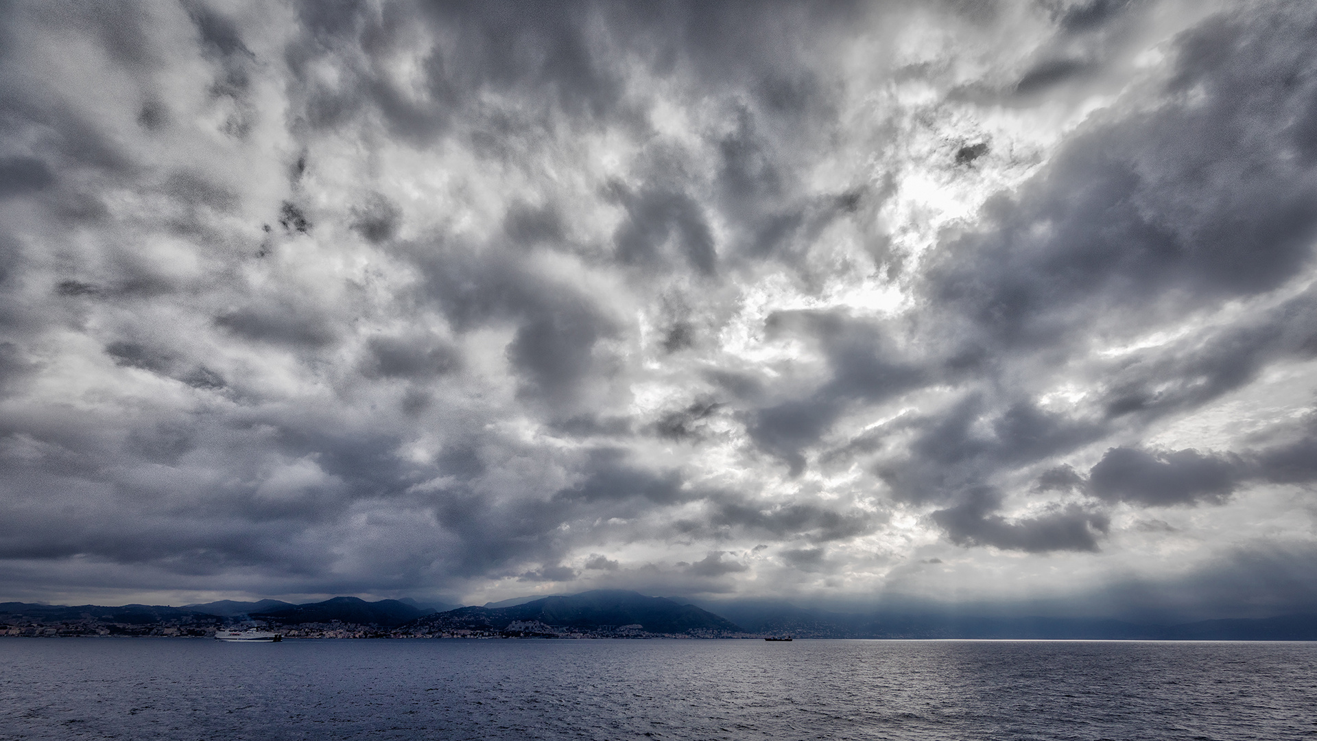 Blick zur Ligurischen Küste