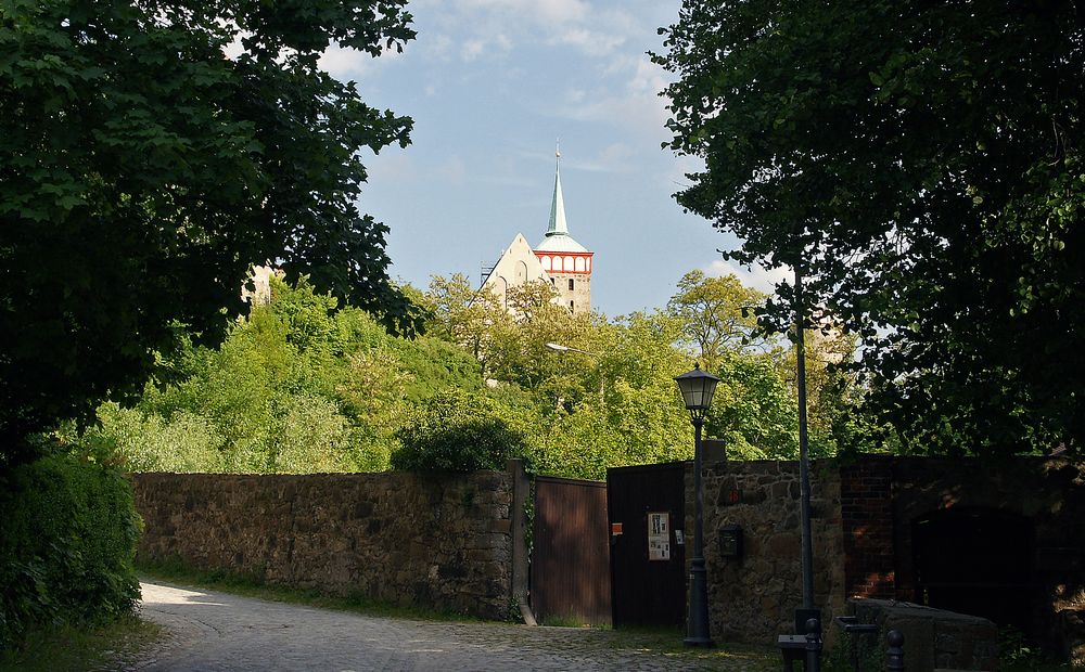 Blick zur Michaeliskirche