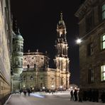 Blick zur nächtlichen Hofkirche