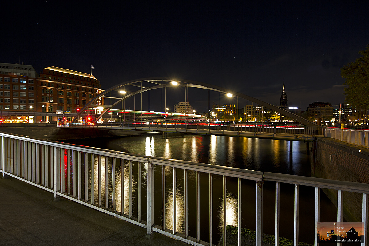 Blick zur Niederbaumbrücke