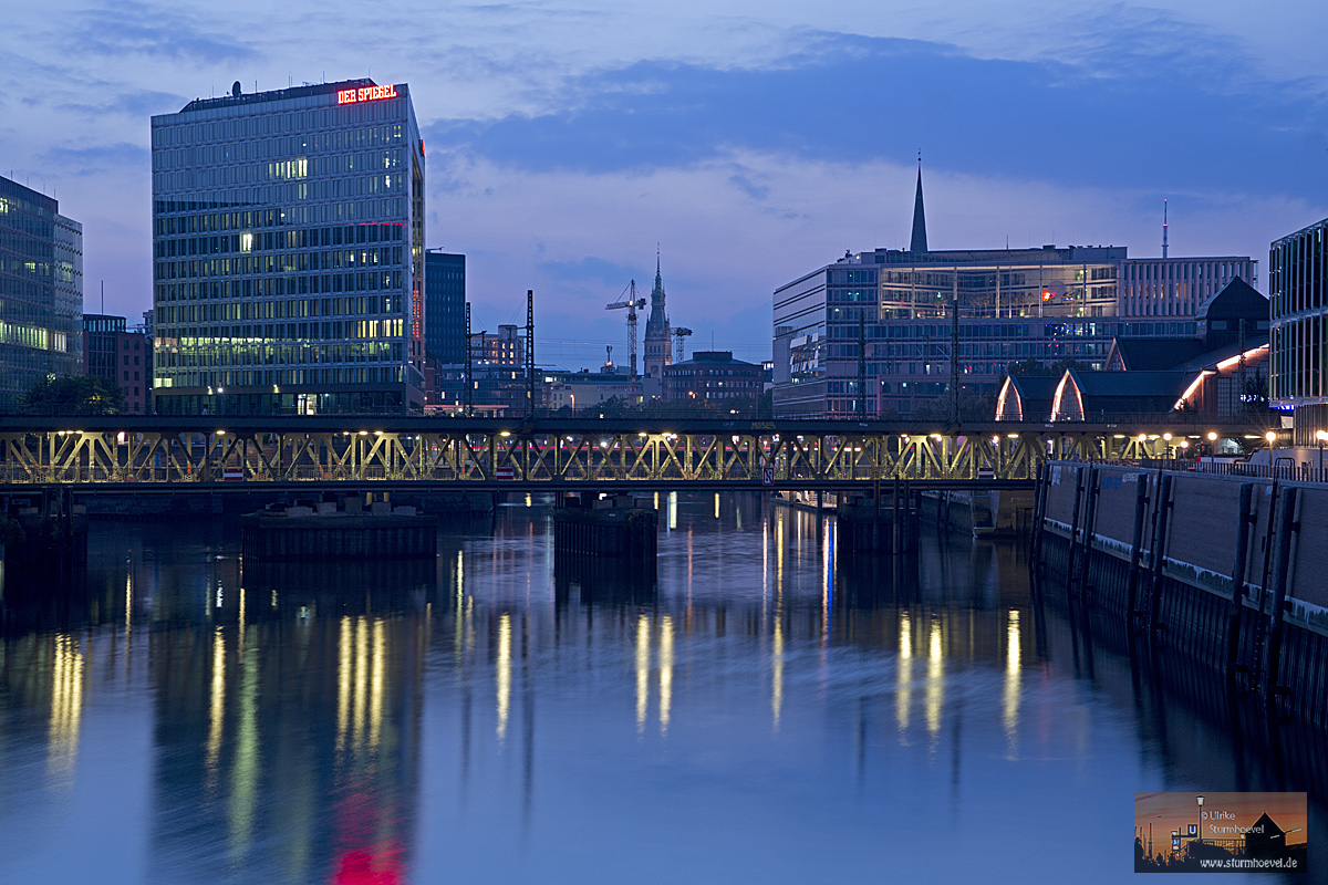 Blick zur Oberhafenbrücke