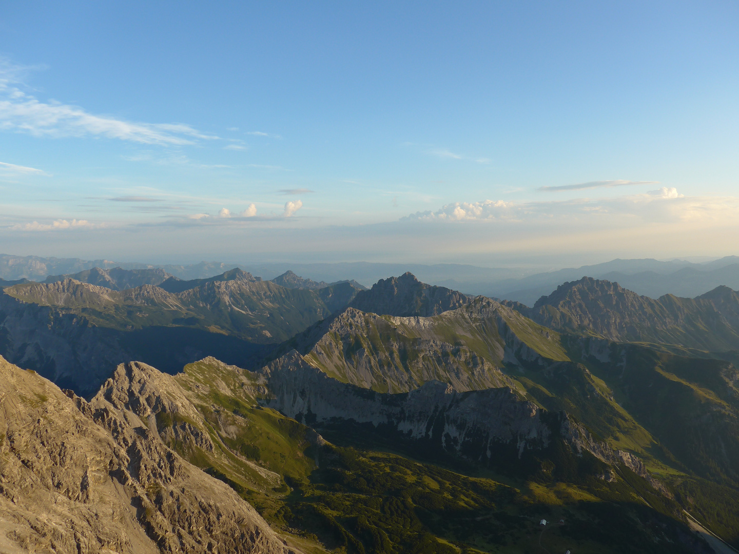 Blick zur Oberzalimhütte (Rätikon) und zum Bodensee