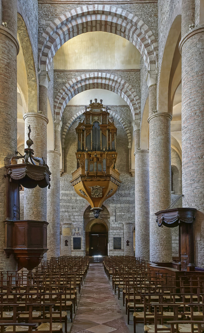 Blick zur Orgel