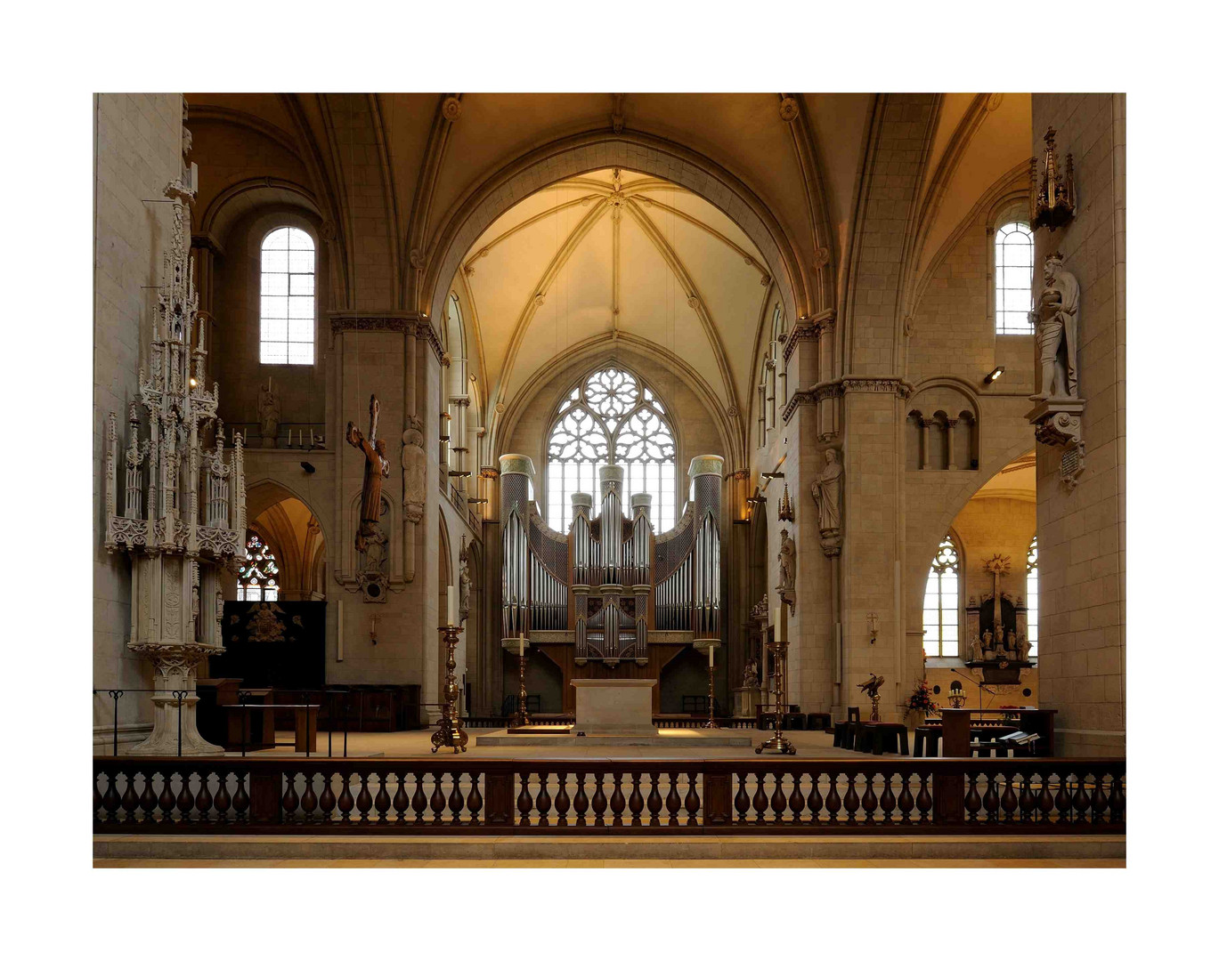 Blick zur Orgel im Dom zu Münster