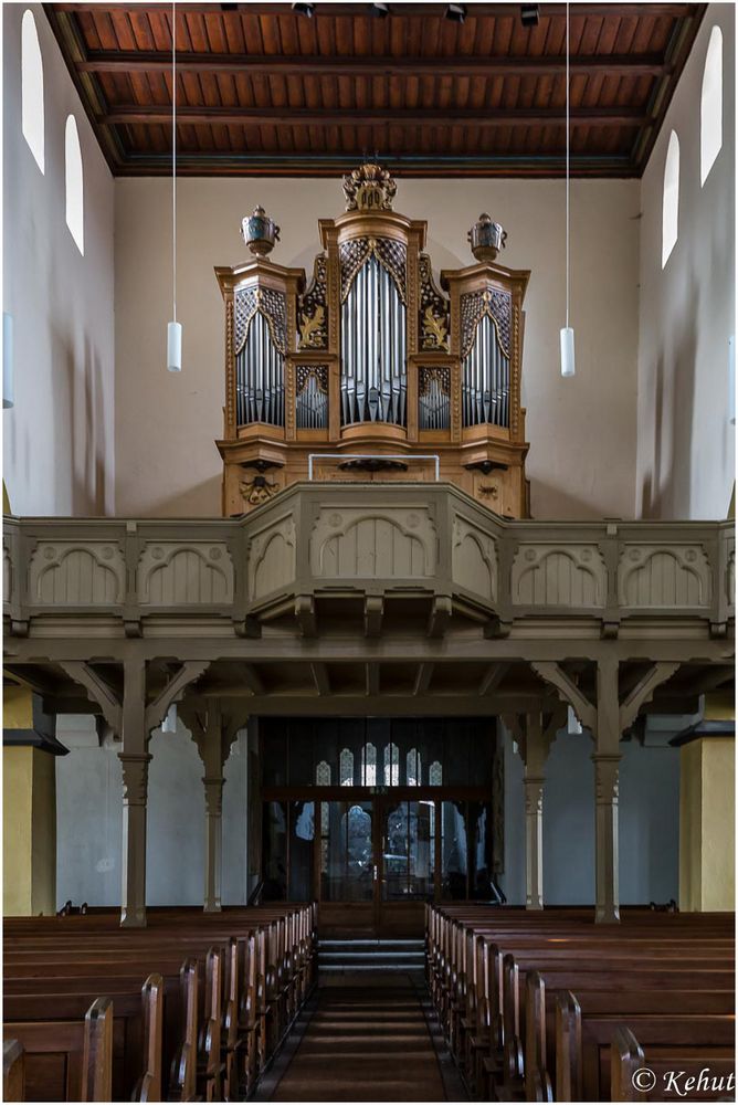 Blick zur Orgel in der Sylvestrikirche