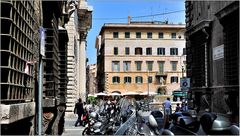 ... Blick zur Piazza Farnese ...