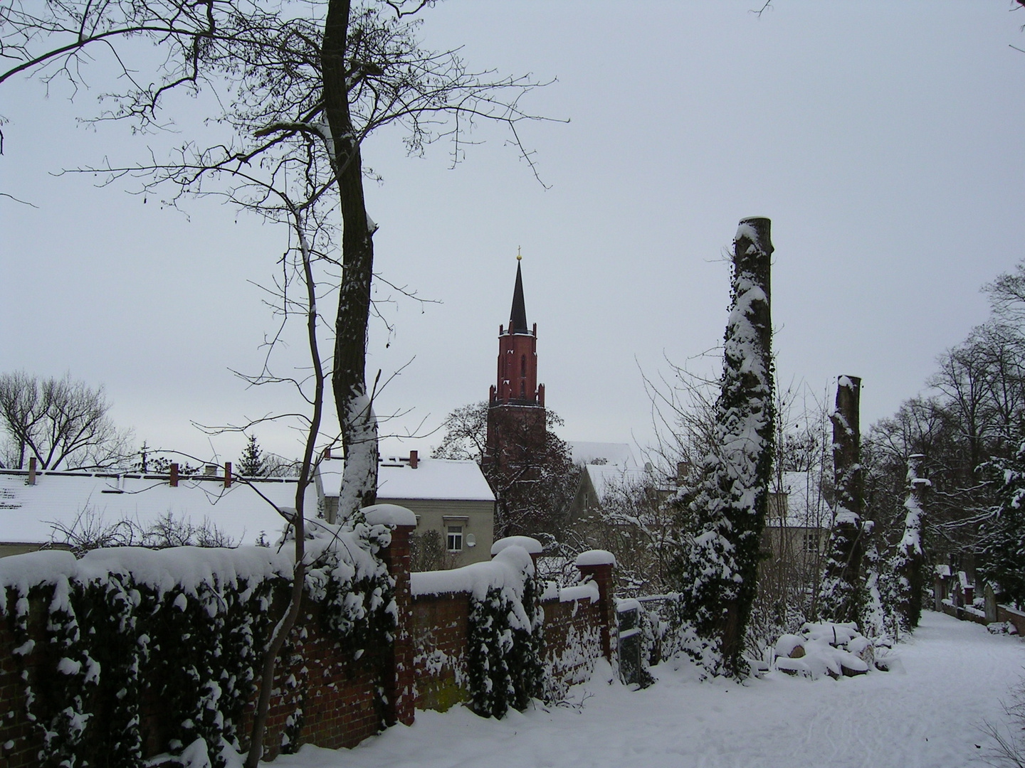 Blick zur Rathenower Kirche