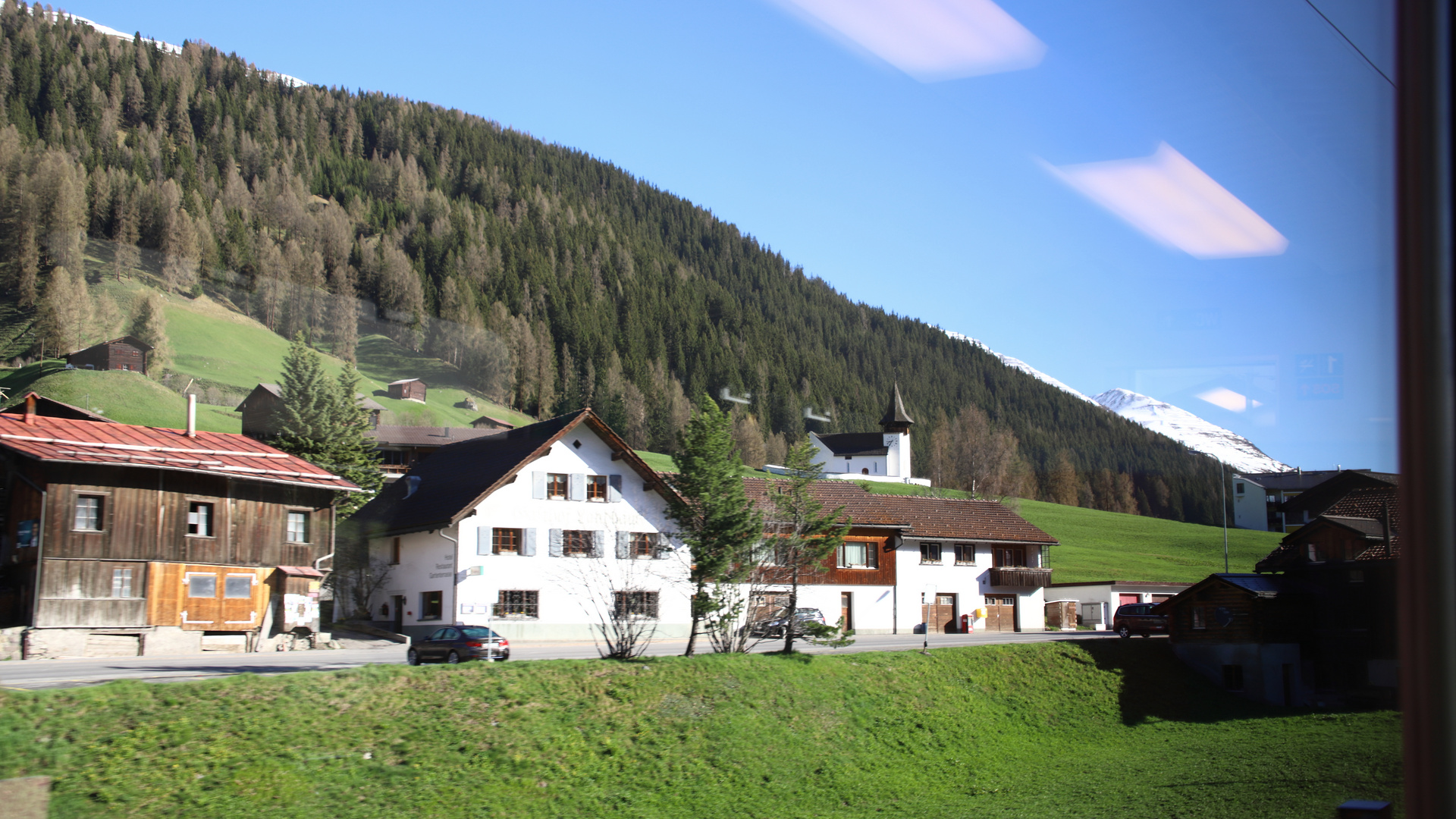 Blick zur Reformierten Kirche in Davos Frauenkirch