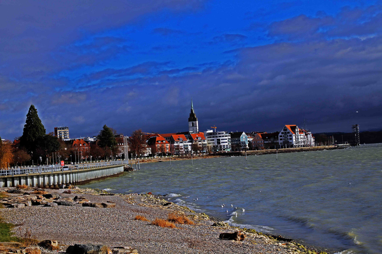 Blick zur Seepromenade in Friedrichshafen vom Graf-Zeppelin-Haus