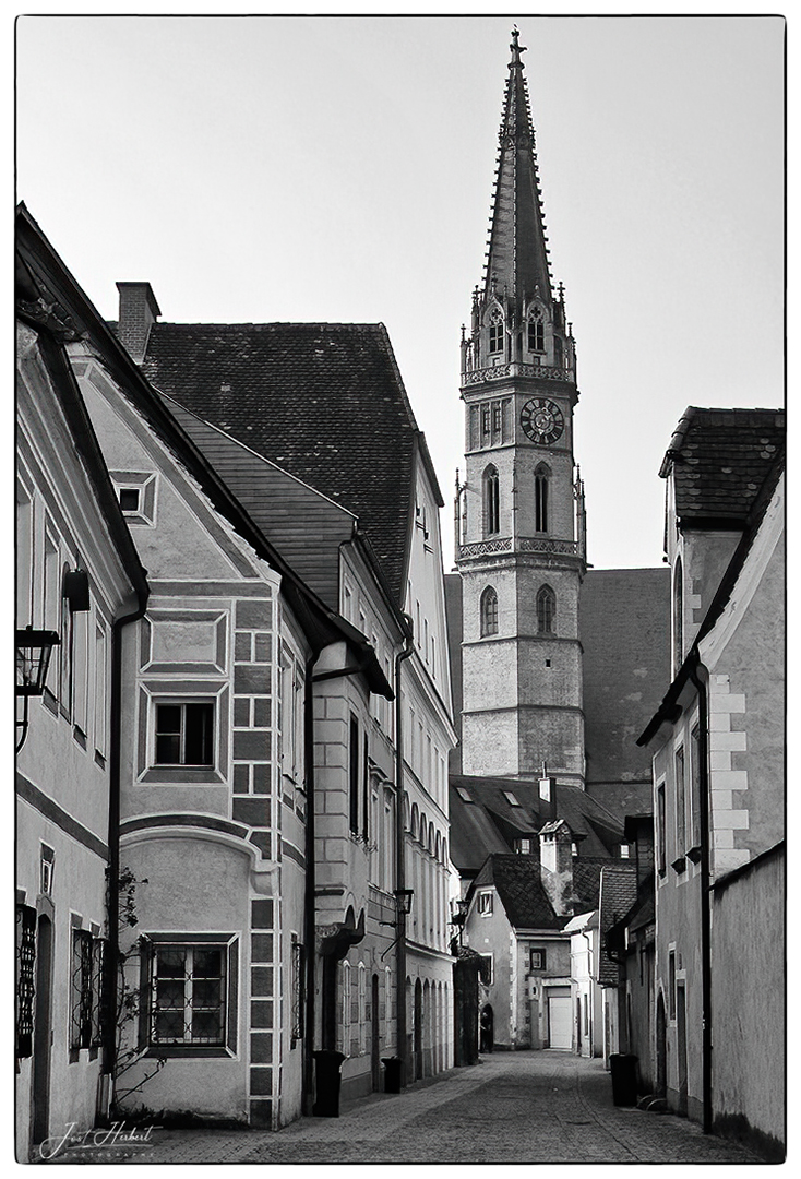 Blick zur Stadtpfarrkirche ...