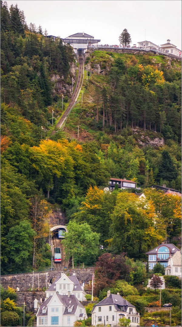 Blick zur Standseilbahn ...