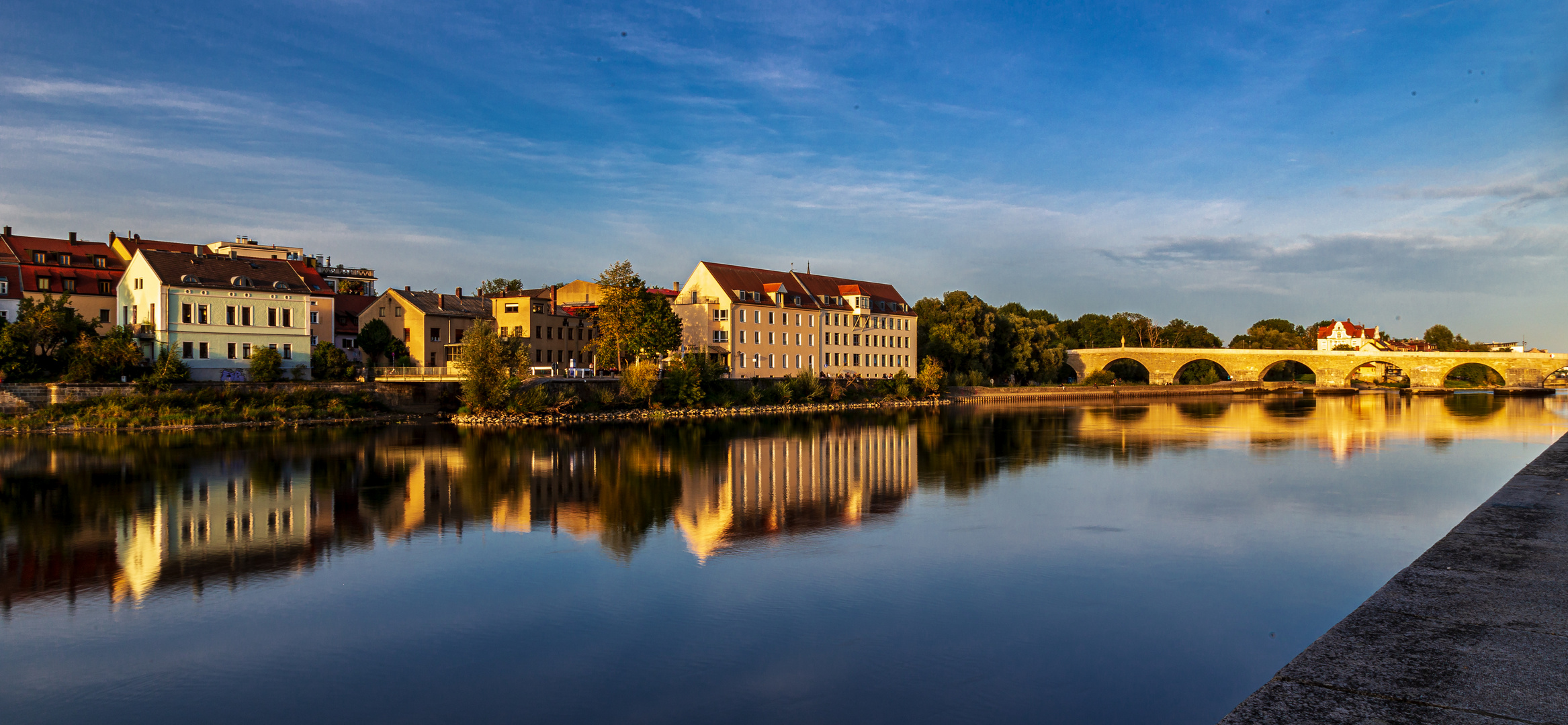 blick zur steinernen brücke