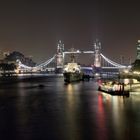 Blick zur Tower Bridge ...