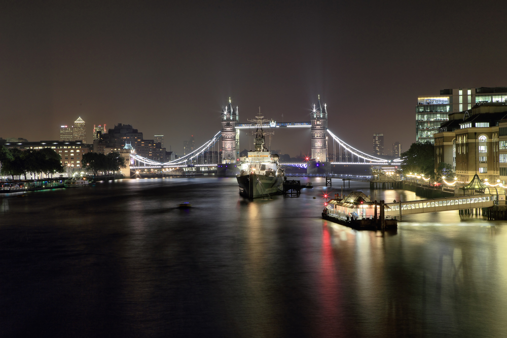 Blick zur Tower Bridge ...