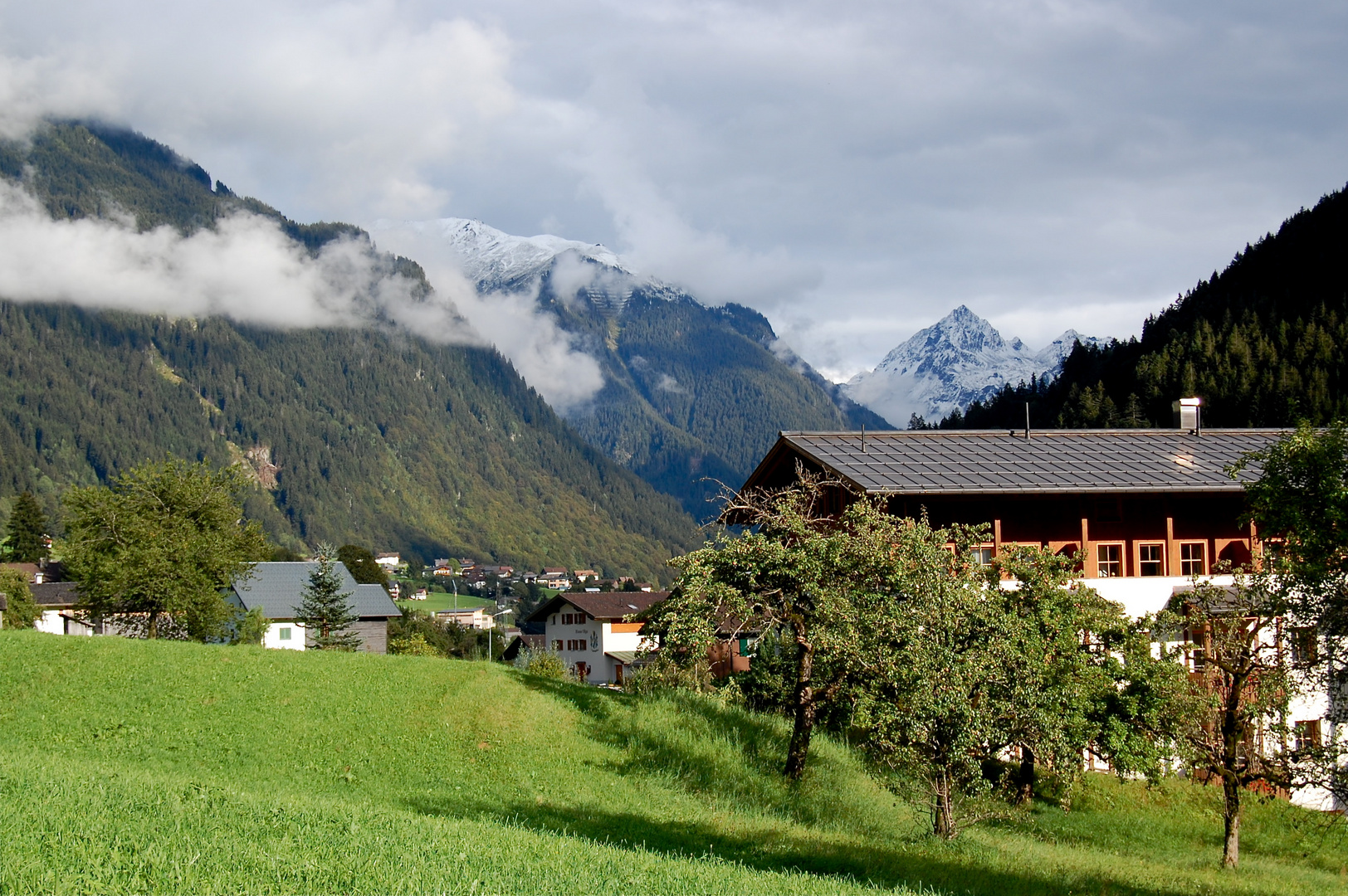 Blick zur verschneiten Valüla…