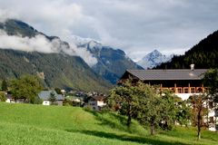 Blick zur verschneiten Valüla…