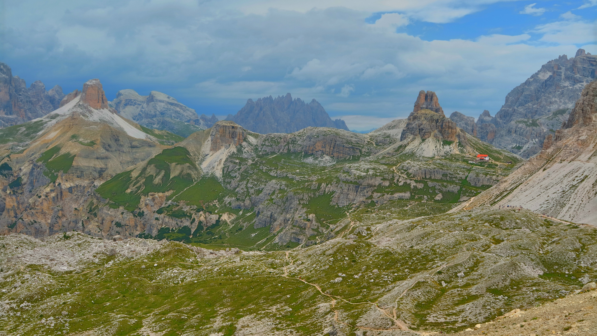 Blick zur Zinnen Hütte