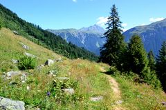 Blick zurück – auf dem Wanderweg im Garneratal