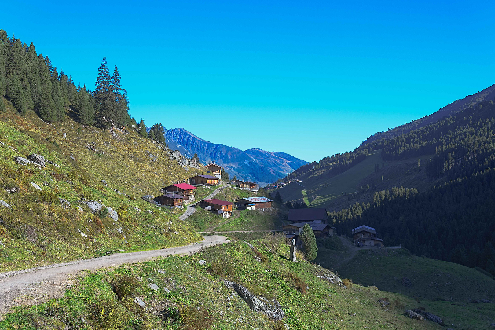 Blick zurück nach Hochfügen: Auf dem Anstieg zur Rastkogelhütte